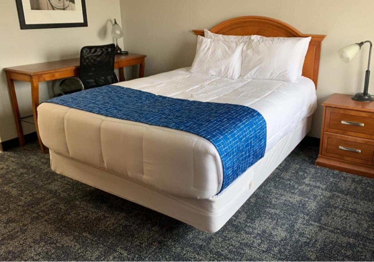 Travelodge By Wyndham Lincoln Northeast Extérieur photo
