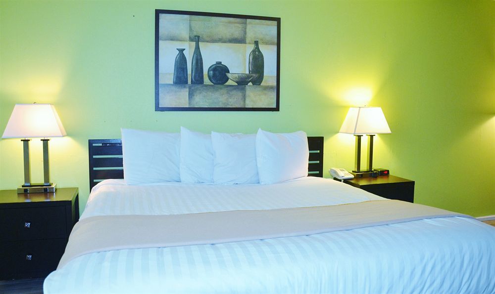 Travelodge By Wyndham Lincoln Northeast Extérieur photo