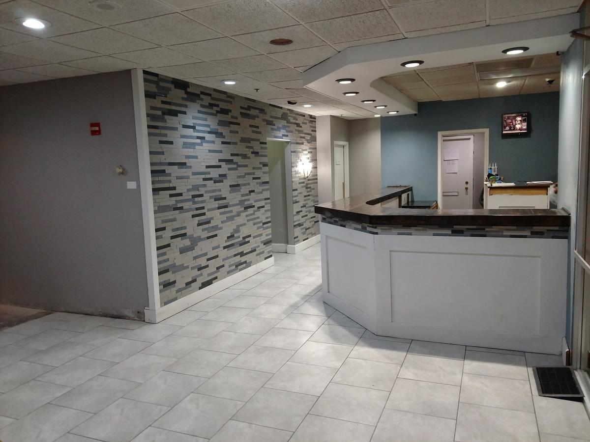 Travelodge By Wyndham Lincoln Northeast Extérieur photo